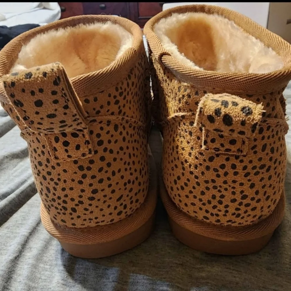 Cushionaire Women's Hip2 Genuine Suede Ankle Winter Boots